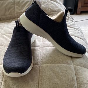 Skechers slip on shoes